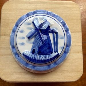 Delft Blue decorative ceramic mold wall hanging w/ hand-painted windmill design